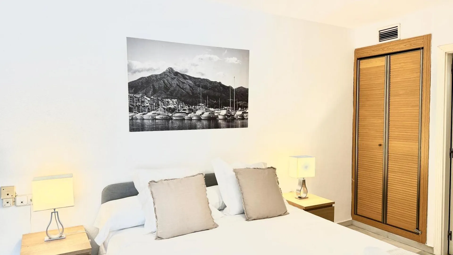 City Center Studio By Eaw Homes Marbella Lägenhet